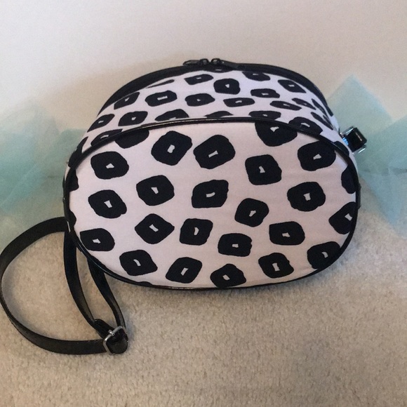 Lancome Leopard Toiletry Bag Black & White. - Picture 5 of 10